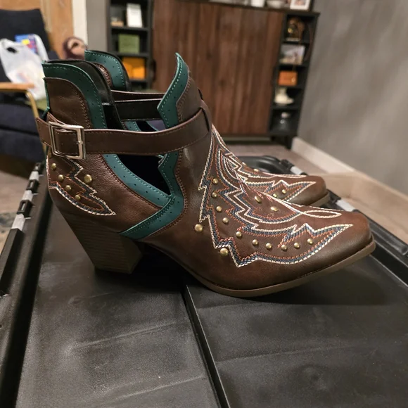 Embroidered Brown and Green Ankle Boots - Picture 5 of 6